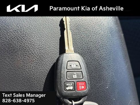 Used 2015 Toyota Camry SE image 28