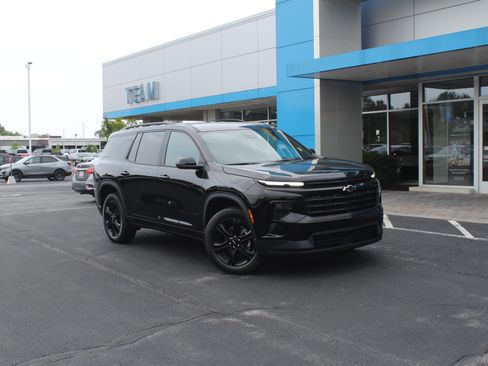New 2027 Chevrolet Traverse LT w/ Midnight/Sport Edition AWD/4WD image 2