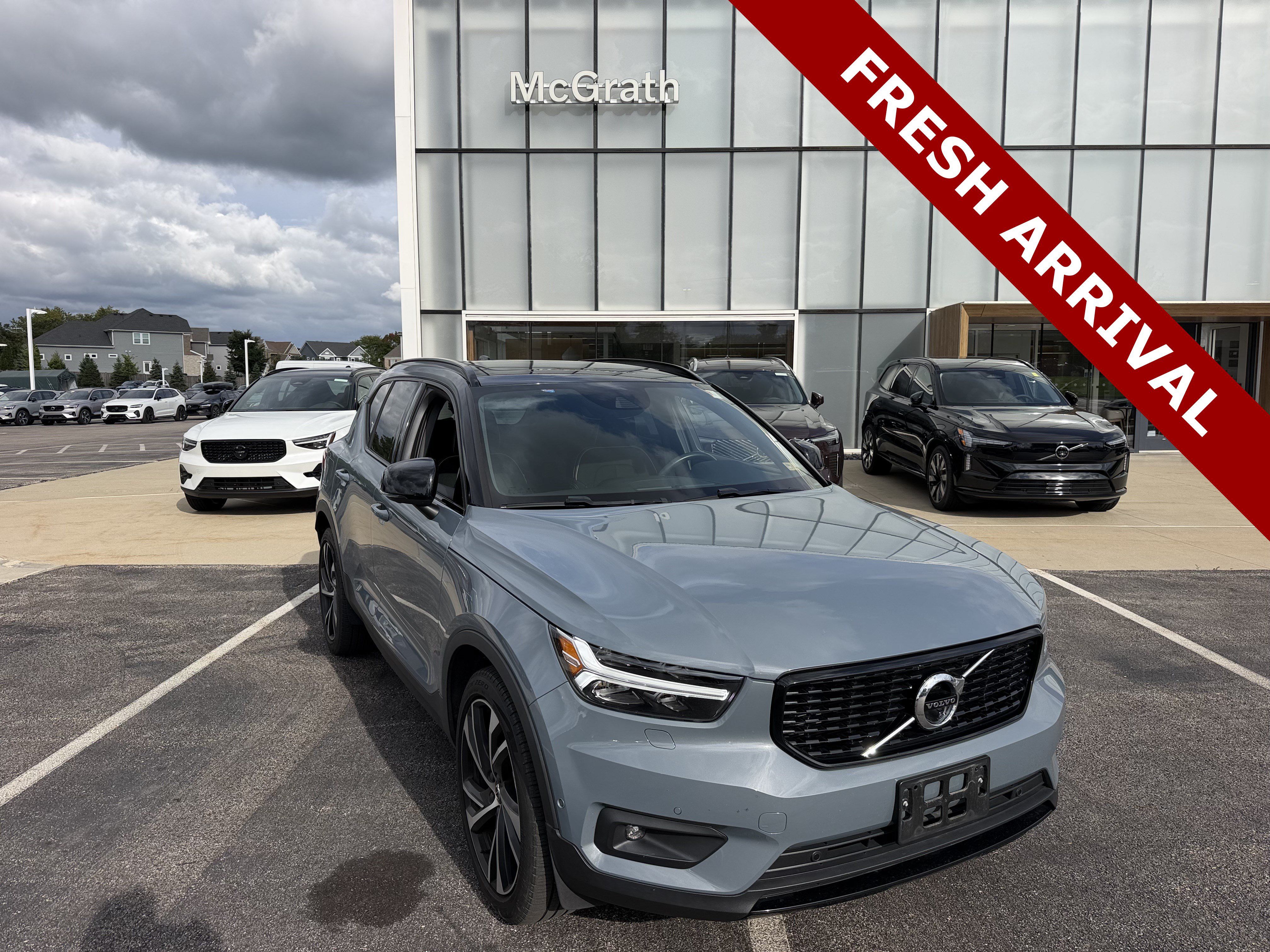 Used 2020 Volvo XC40 T5 R-Design AWD/4WD image 1