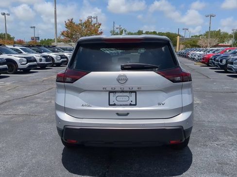 Used 2024 Nissan Rogue SV FWD image 7