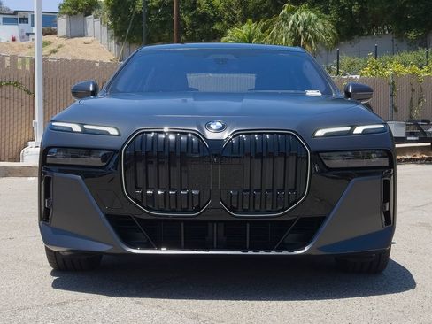 New 2026 BMW 740i RWD image 2