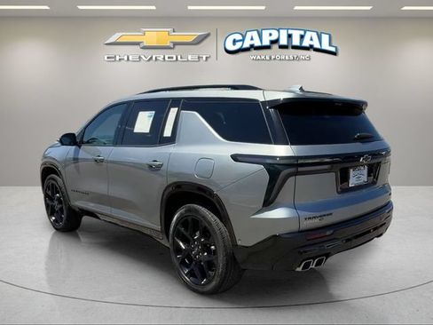 Used 2024 Chevrolet Traverse RS FWD image 3