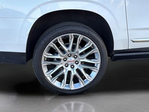 Used 2025 GMC Yukon XL Denali w/ Denali Reserve Package image 17