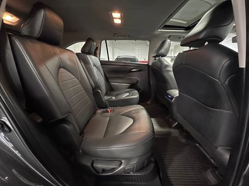 Certified 2022 Toyota Highlander XLE image 20