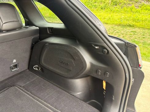 Used 2019 Jeep Cherokee Limited AWD/4WD image 48