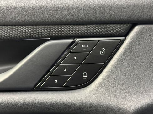 Used 2022 Porsche Taycan image 18