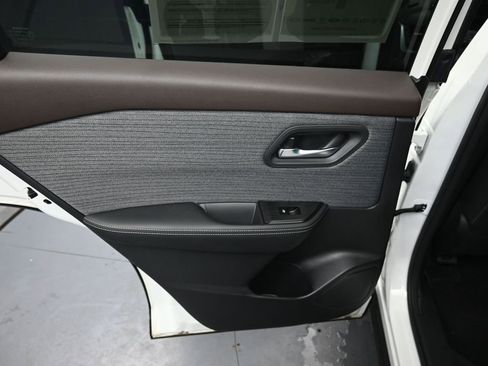 Used 2023 Nissan Rogue SV image 23