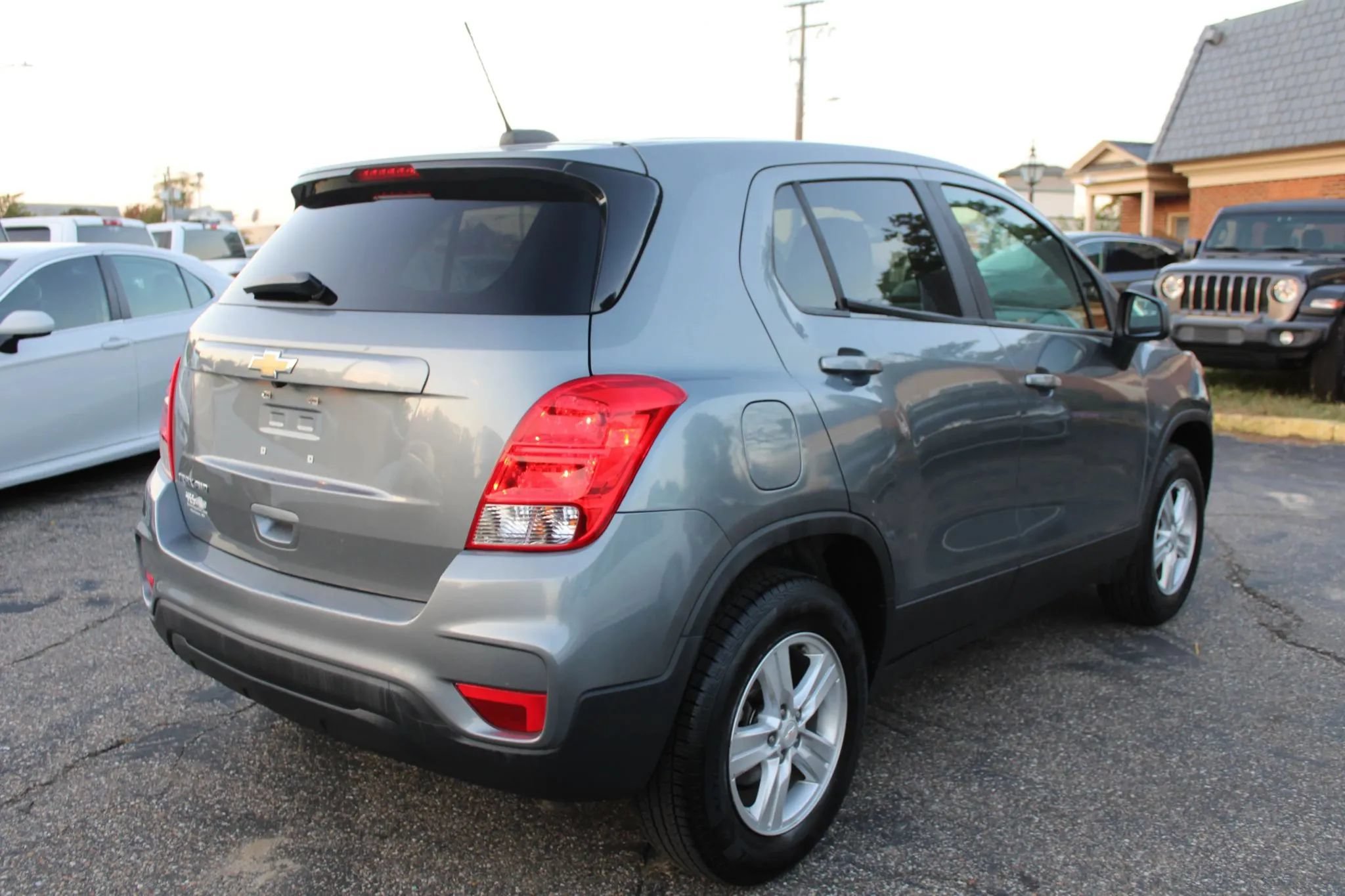 Used 2020 Chevrolet Trax LS w/ Tint and Cruise Package AWD/4WD image 8