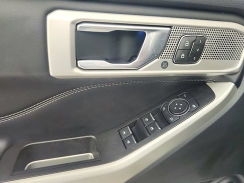 Used 2022 Ford Explorer Limited w/ Equipment Group 301A RWD image 22
