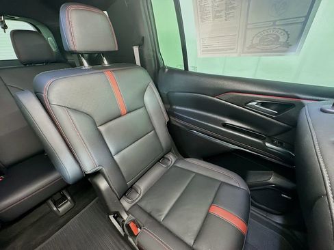Used 2025 Chevrolet Traverse RS image 14