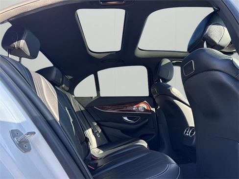 Used 2018 Mercedes-Benz E 300 4MATIC image 31