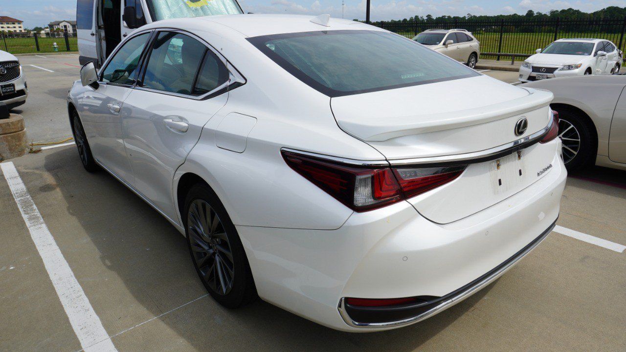 Used 2024 Lexus ES 300h Ultra Luxury FWD image 8