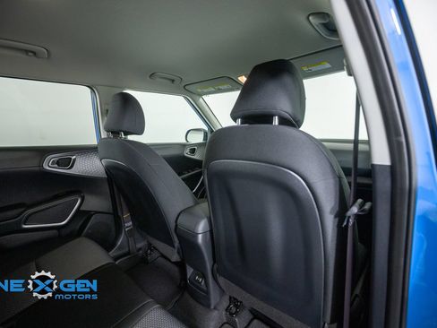 Used 2025 Kia Soul S FWD image 33