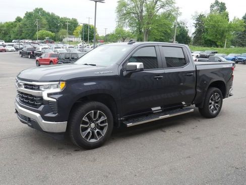 Used 2022 Chevrolet Silverado 1500 LT AWD/4WD image 9