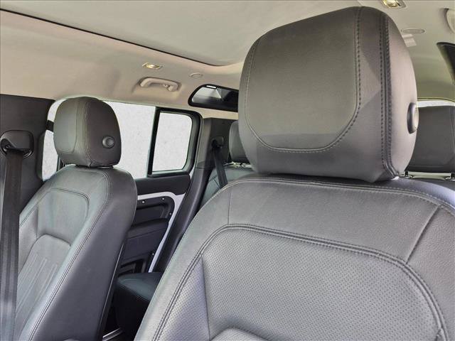 Used 2022 Land Rover Defender 110 S AWD/4WD image 4