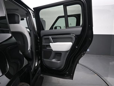 Used 2025 Land Rover Defender 110 X-Dynamic SE AWD/4WD image 22