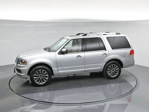 Used 2017 Lincoln Navigator Select RWD image 28
