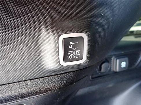 Used 2023 Jeep Grand Cherokee Altitude AWD/4WD image 7