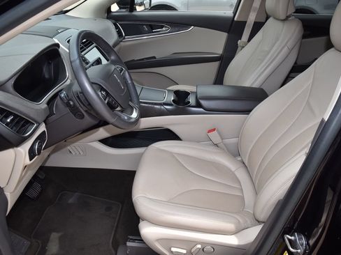 Used 2019 Lincoln Nautilus Select FWD image 12