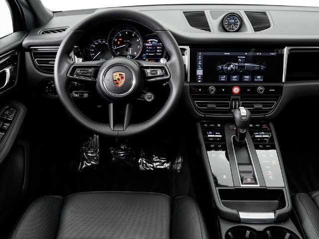 Certified 2026 Porsche Macan AWD/4WD image 22