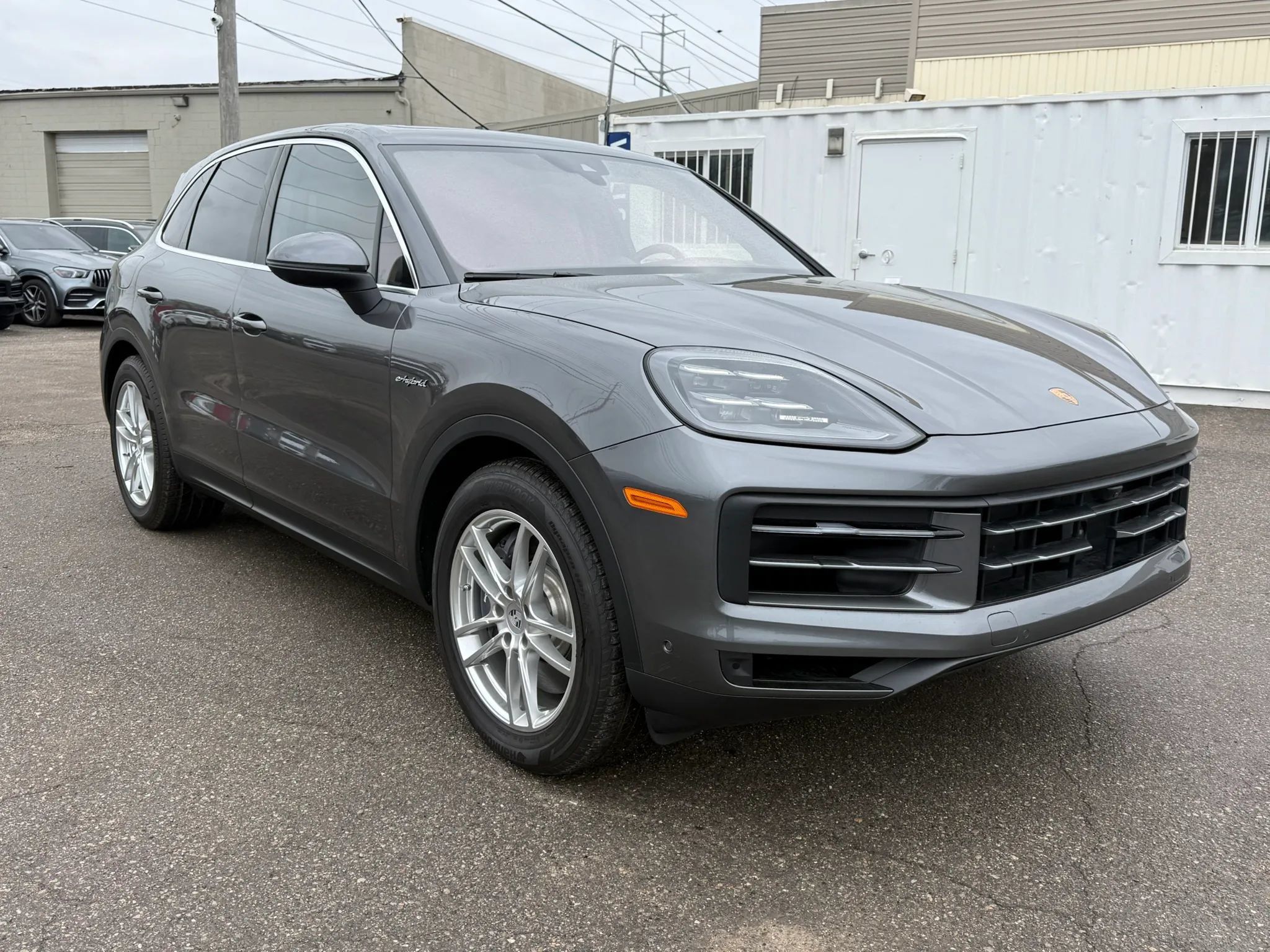 Used 2025 Porsche Cayenne E-Hybrid w/ Premium Package Plus AWD/4WD image 15