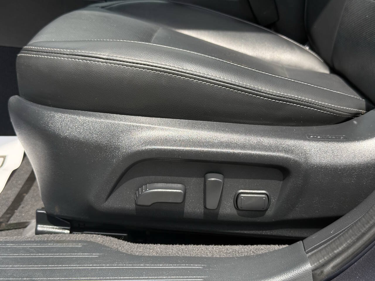 Used 2016 Subaru Legacy 2.5i Limited AWD/4WD image 13