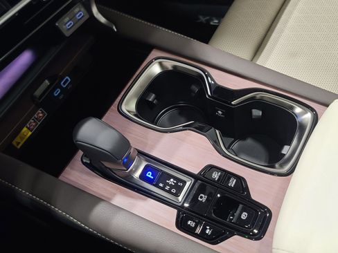 Used 2026 Lexus RX 450h AWD w/ Convenience Package image 25