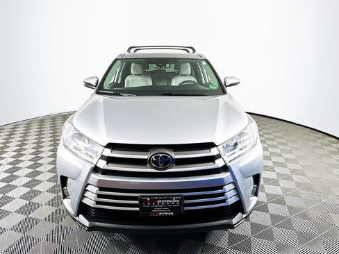 Used 2019 Toyota Highlander XLE AWD/4WD image 2
