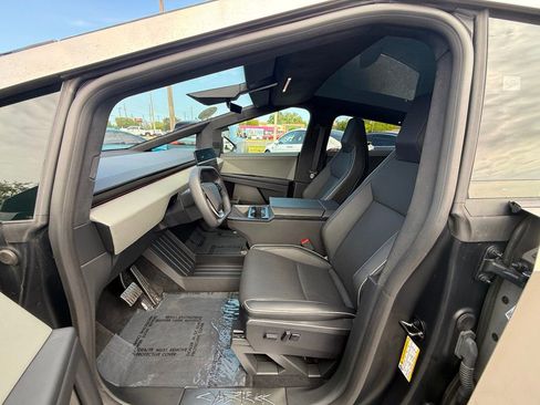 Used 2025 Tesla Cybertruck AWD Crew Cab image 9