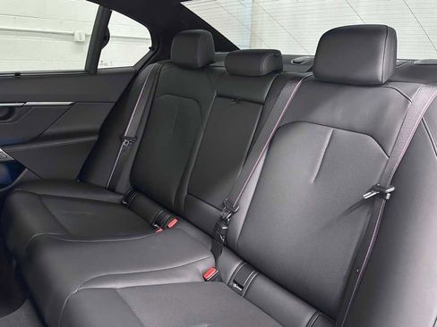 Used 2025 BMW M5 w/ Carbon Package image 16