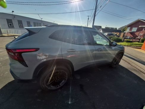 Used 2024 Chevrolet Trax ACTIV w/ Sunroof Package FWD image 8