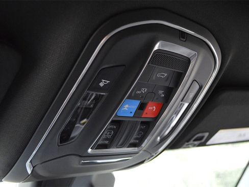 New 2025 Jeep Grand Cherokee Altitude image 24