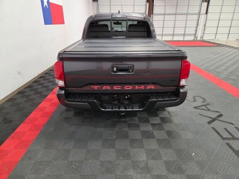 Used 2016 Toyota Tacoma TRD Sport image 20