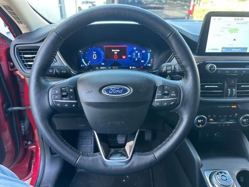 Used 2020 Ford Escape Titanium FWD image 22