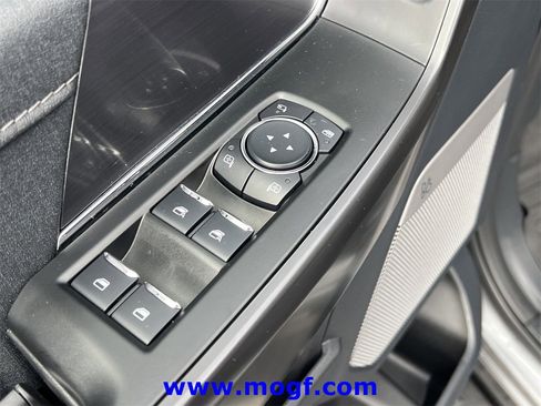 Used 2025 Ford F150 Lariat w/ Equipment Group 501A Mid image 22