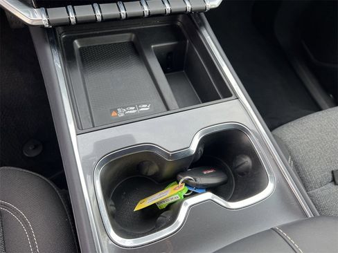 Used 2025 GMC Acadia Elevation image 15