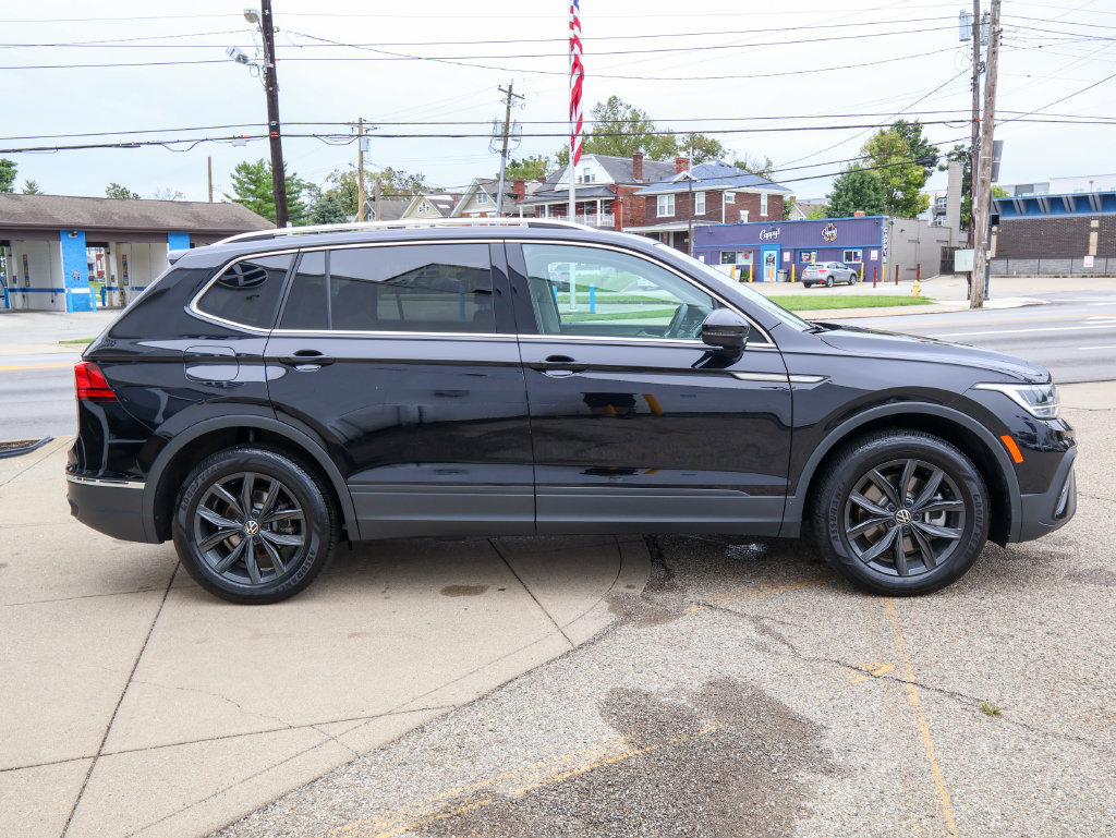 Used 2024 Volkswagen Tiguan SE w/ Panoramic Sunroof Package AWD/4WD image 6