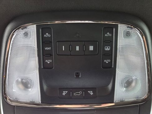 Used 2017 Jeep Grand Cherokee Summit image 30