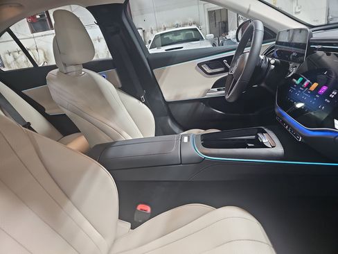 New 2026 Mercedes-Benz E 350 4MATIC Sedan image 10