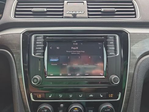 Used 2018 Volkswagen Passat 2.0T SE FWD image 23