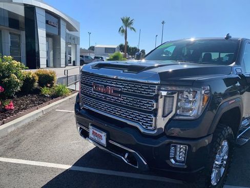 Used 2023 GMC Sierra 2500 Denali AWD/4WD image 3