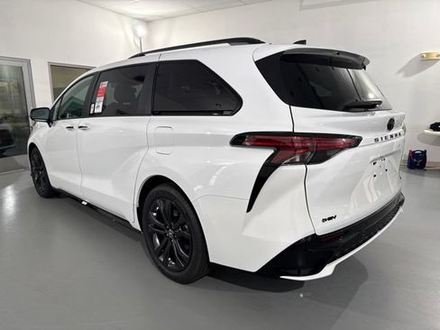 New 2026 Toyota Sienna XSE FWD image 5