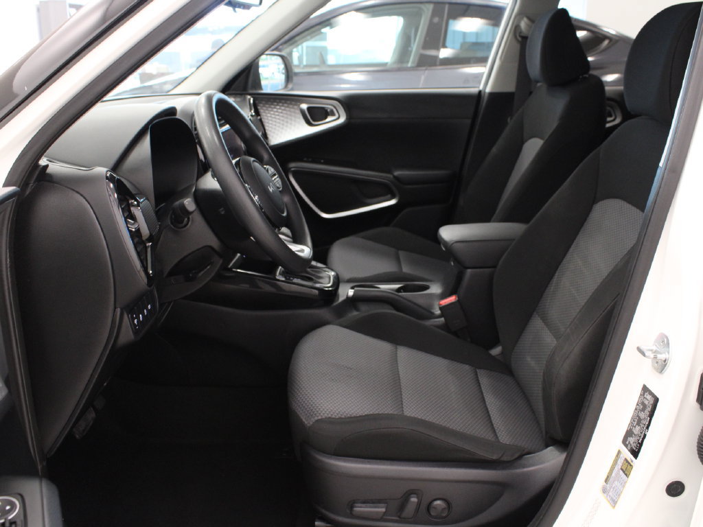 Used 2023 Kia Soul S FWD image 12