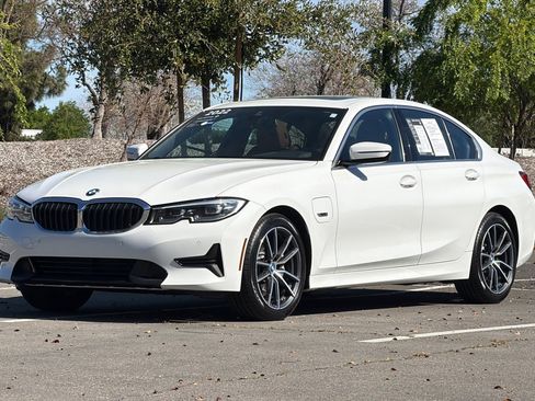 Certified 2022 BMW 330e 330e w/ Convenience Package image 9