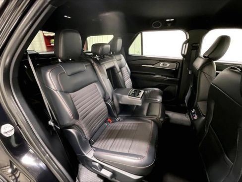 Used 2025 Ford Explorer ST-Line w/ ST-Line Street Pack AWD/4WD image 27