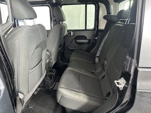 Used 2021 Jeep Gladiator Sport image 7