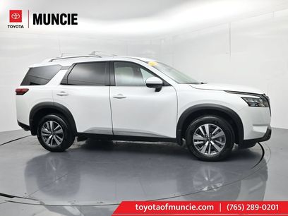 Used 2025 Nissan Pathfinder SL w/ Black Appearance Package