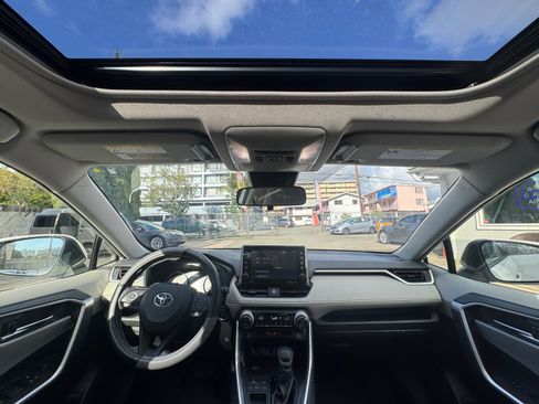 Used 2022 Toyota RAV4 XLE image 14