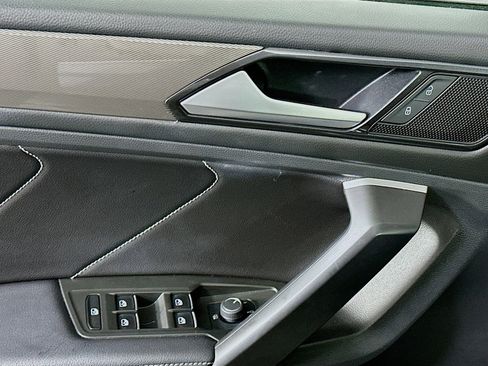 Used 2024 Volkswagen Tiguan SE image 15