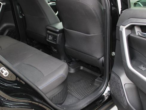 Used 2022 Toyota RAV4 SE image 40
